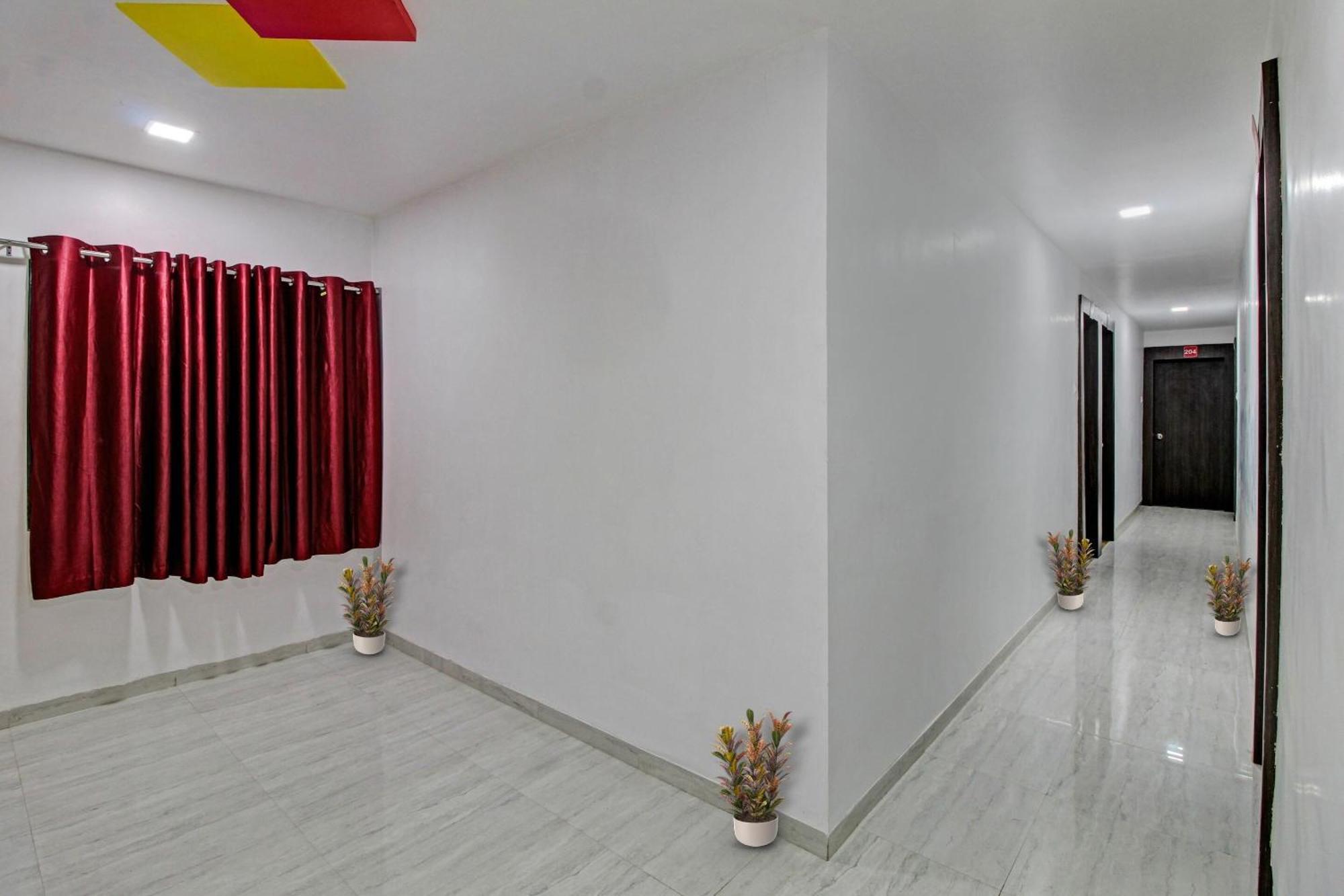 Collection O Sairaj Lodging & Boarding Hotel Shikrapur Exterior photo